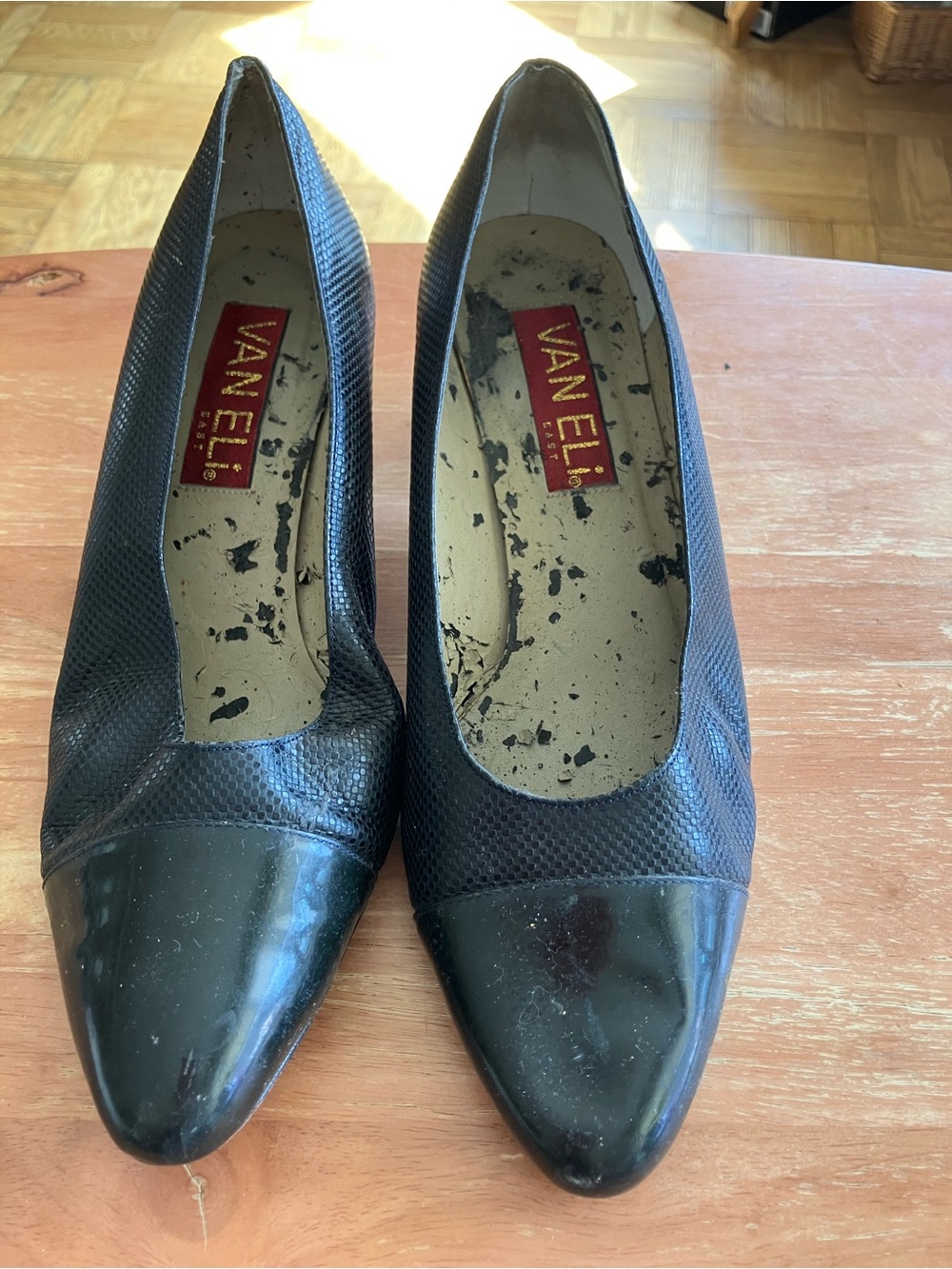 Van Eli Black Textured Pointed-Toe Pumps